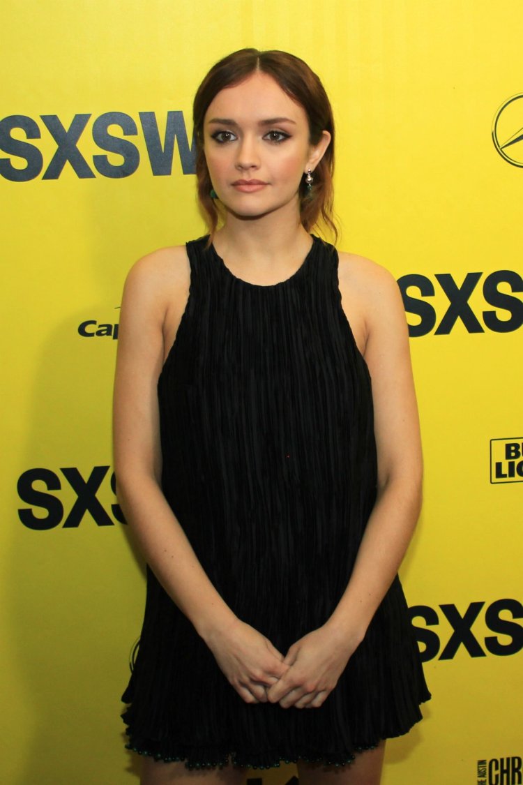 Оливия Кук папарацци