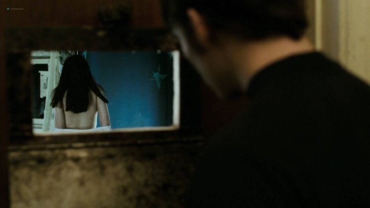 Актриса Оливия Кук ножки