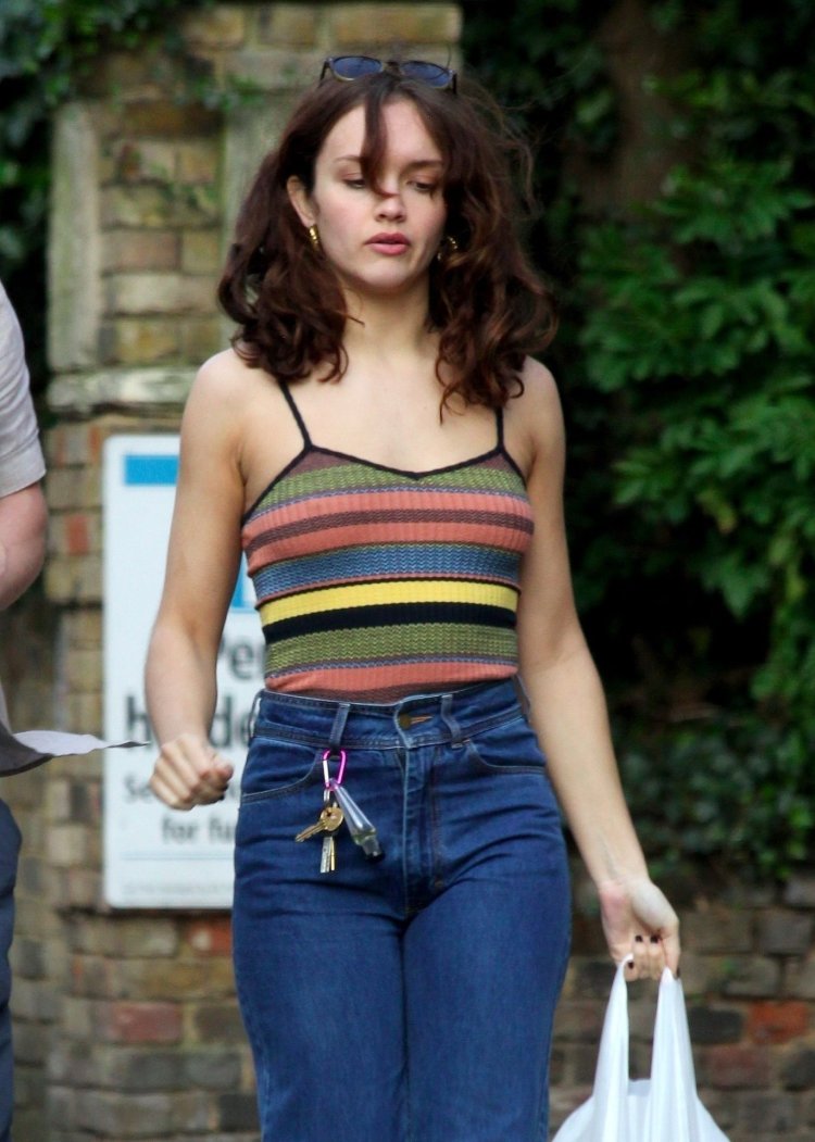 Амелия Кук feet