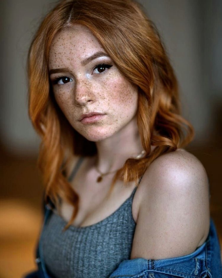 Майя Хоук веснушки