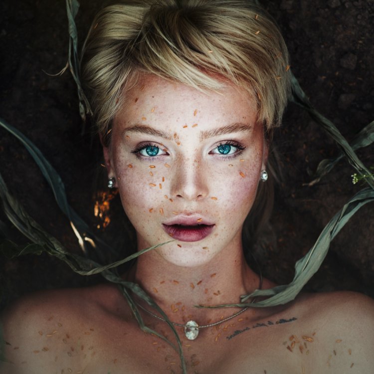 Девушки с веснушками