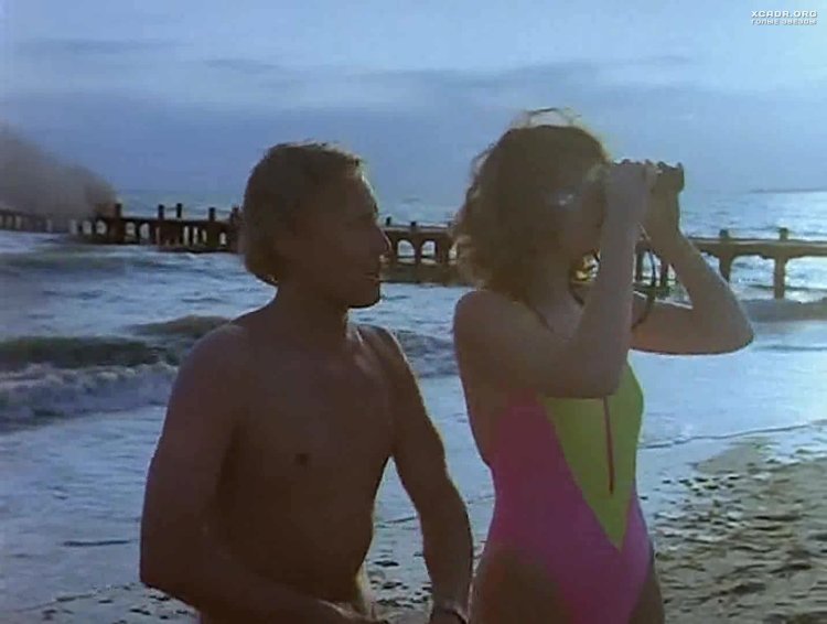 Ке́лли Энн МАКГИ́ЛЛИС