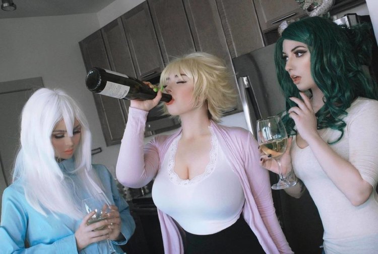 Голая Харди би без одежды