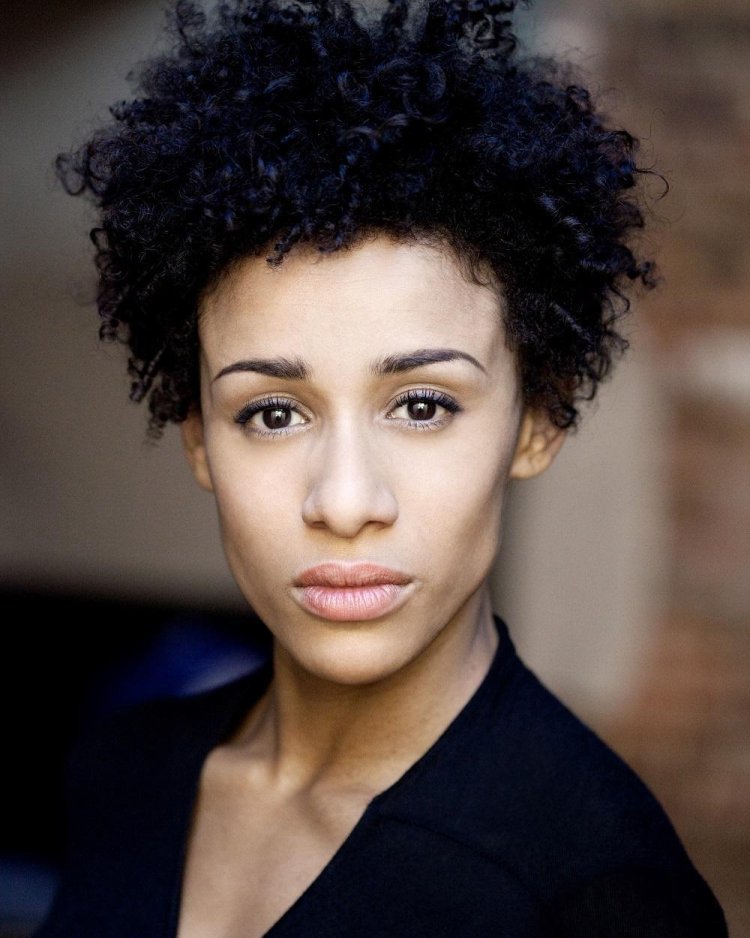 Саманта Бонилла с оружием