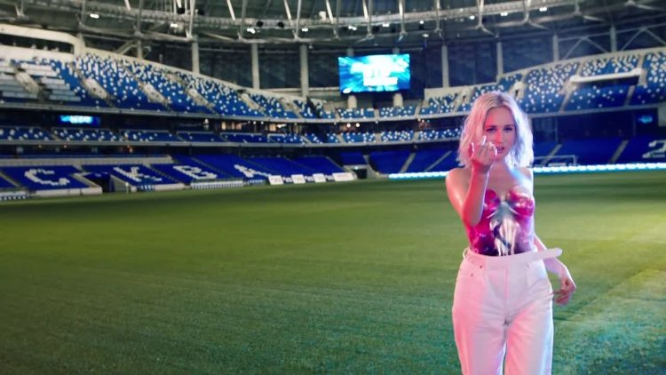 Клава Кока с сестрой