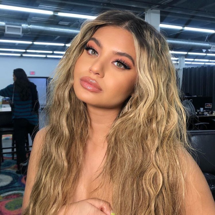 София Джамора в бикини