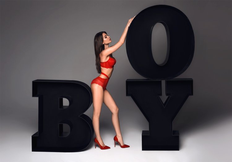 Софья Темникова с машиной