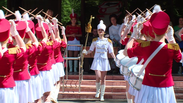 Барабанщица Мажоретка