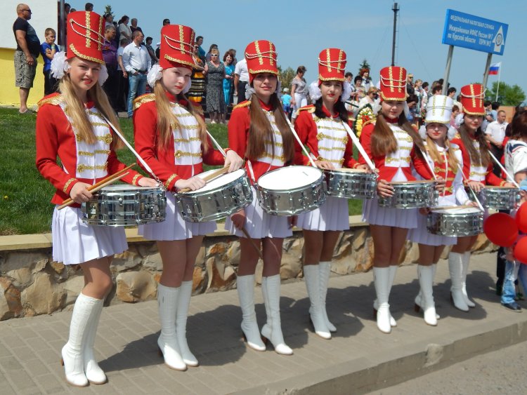 Ансамбль барабанщиц  мажоретки