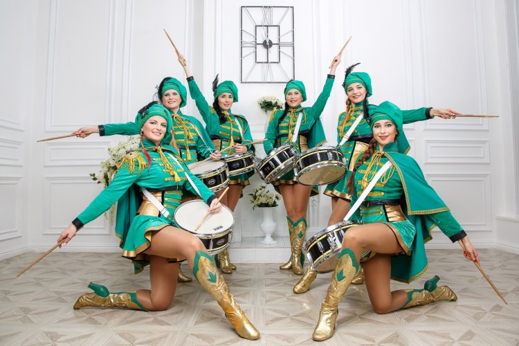 Барабанная дробь барабанщицы