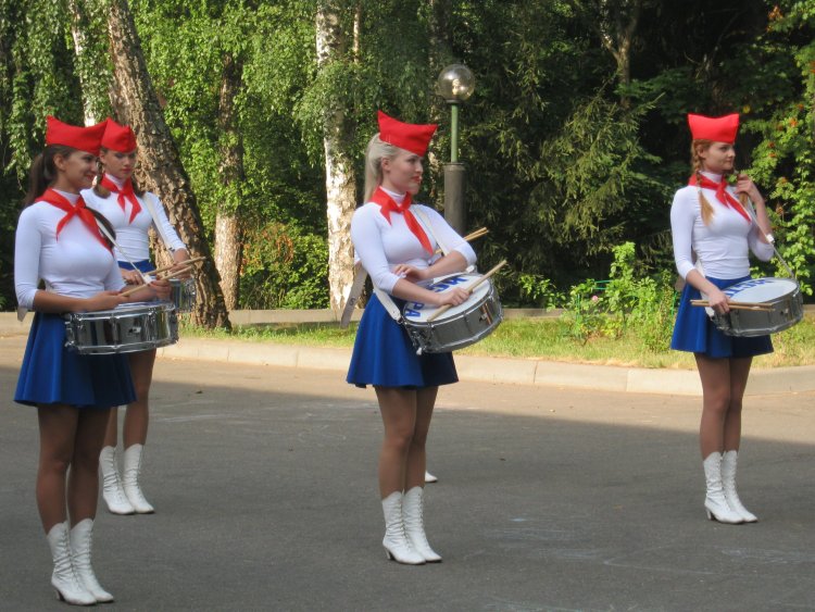 Зеленые барабанщицы