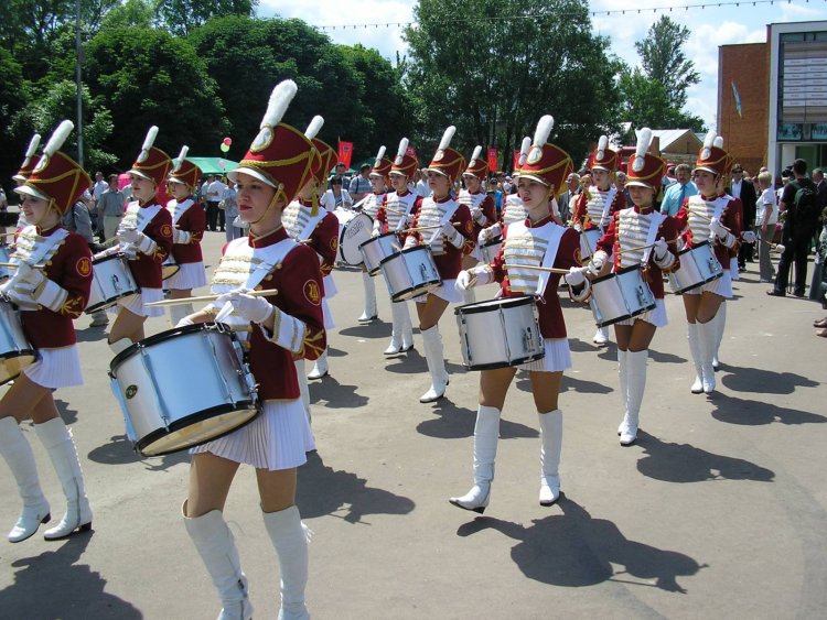 Ансамбль барабанщиц  мажоретки