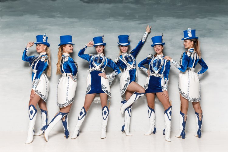 Девушки барабанщицы