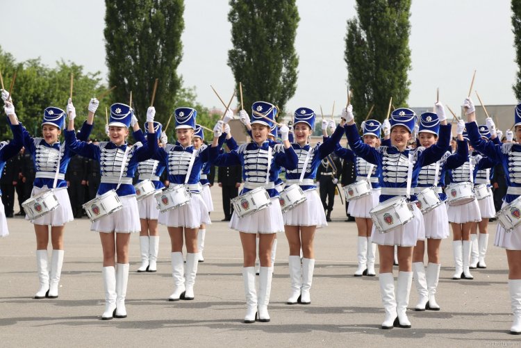 Мажоретки барабанщицы