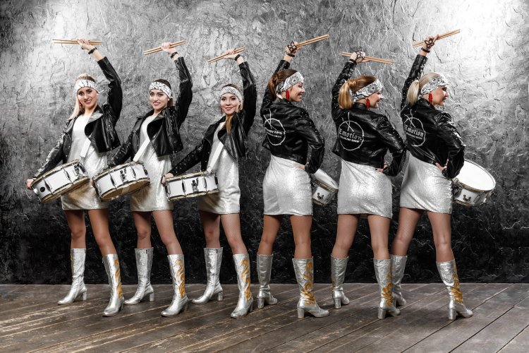 Ансамбль барабанщиц "мажоретки"