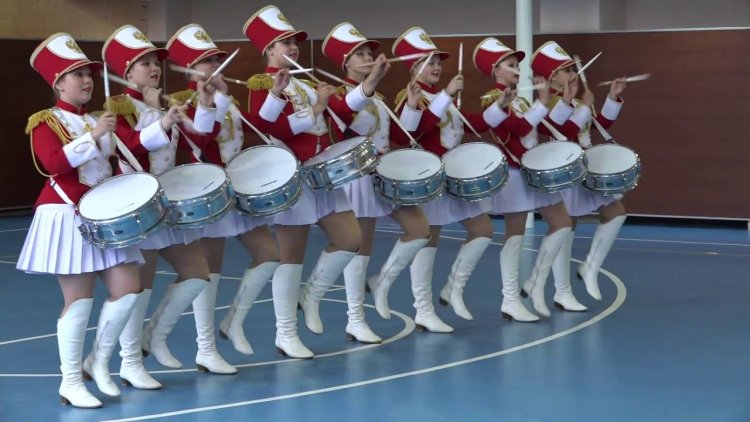 Ансамбль барабанщиц  мажоретки
