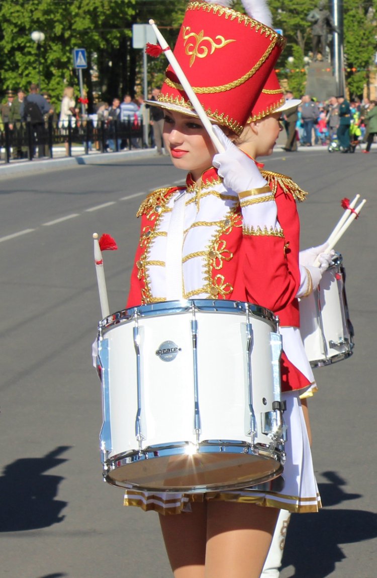 Дефиле барабанщиц ансамбль барабанщиц ритм