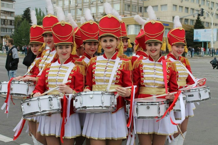 Шоу барабанщиц Династия