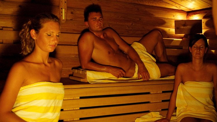 Девочки из сауны