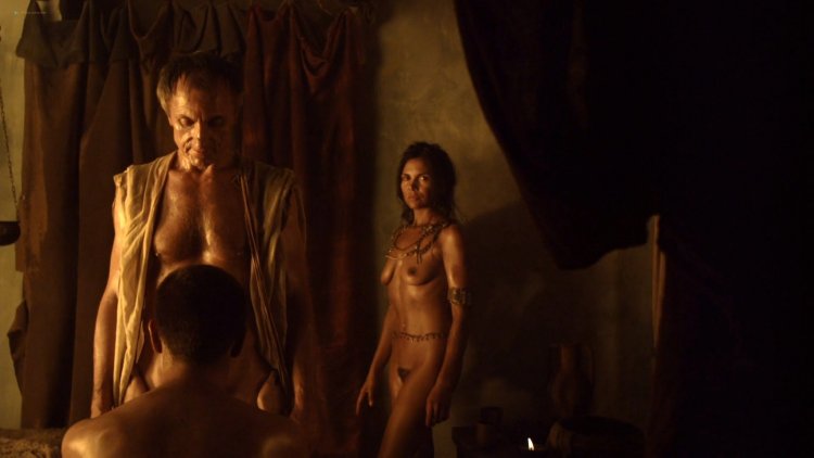 Спартак кровь и песок сериал постельные сцены