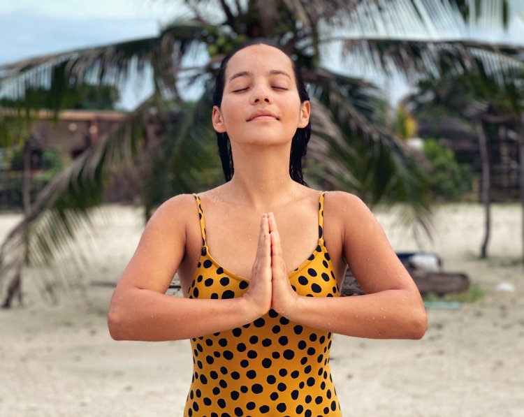 Наталия Рейес попа