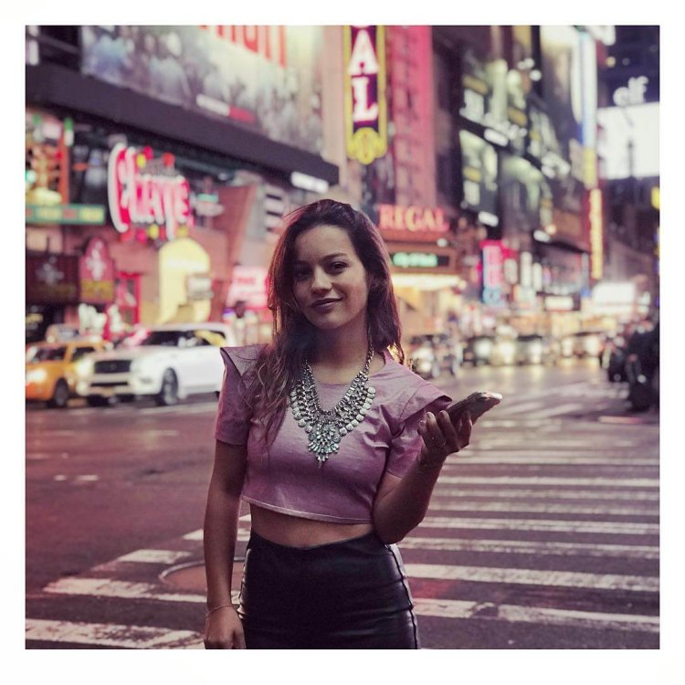 Ната́лия Ре́йес