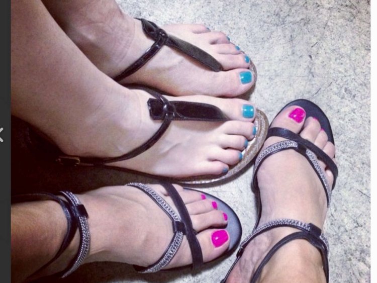 Ступни Карины кросс