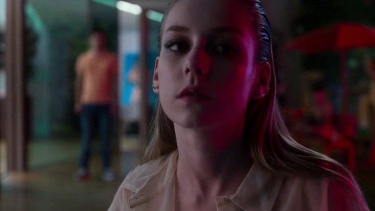 Эстер Экспосито