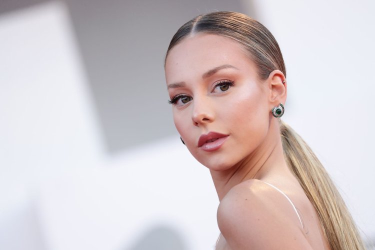 Ester Exposito и Данна Паола