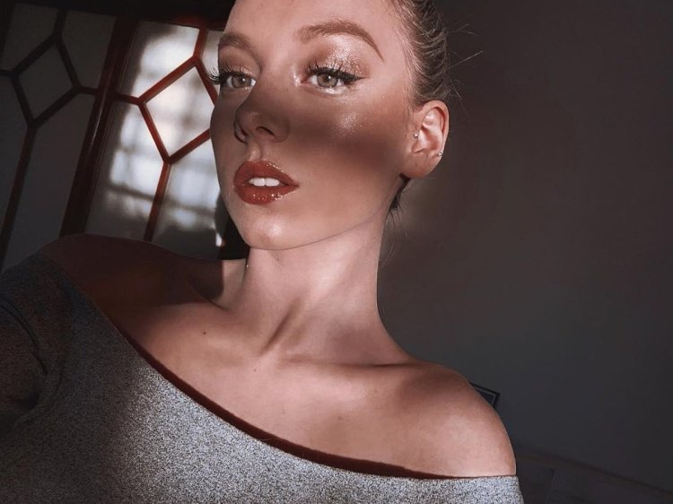 Эстер Экспозито 2021