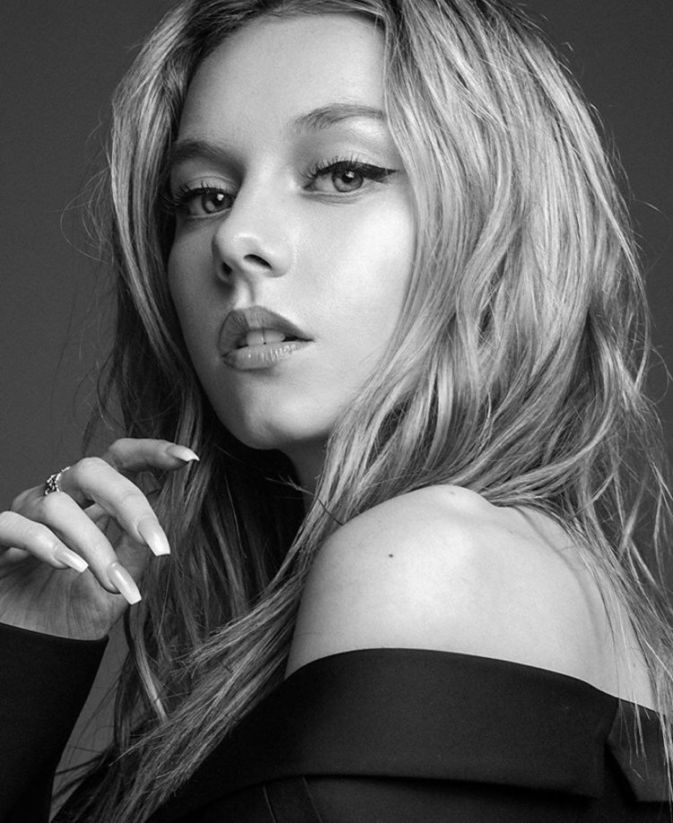 Эстер Экспозито 2018