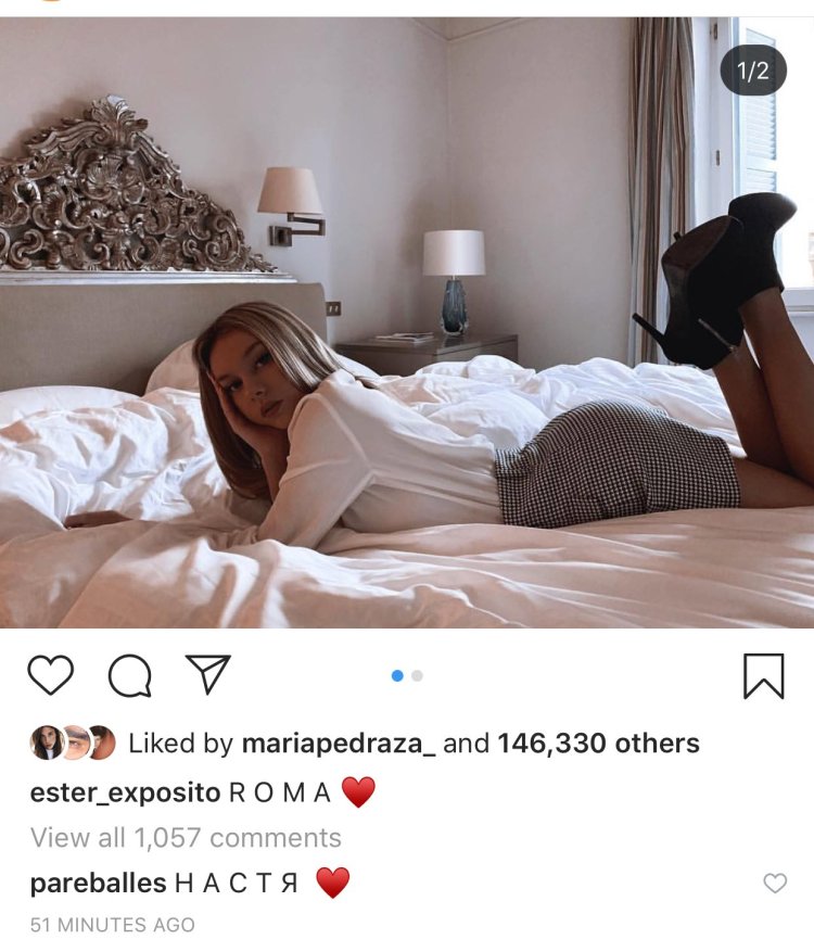 Блондинка на борту яхты