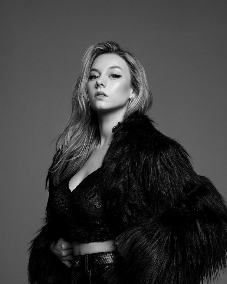 Эстер Эспозито