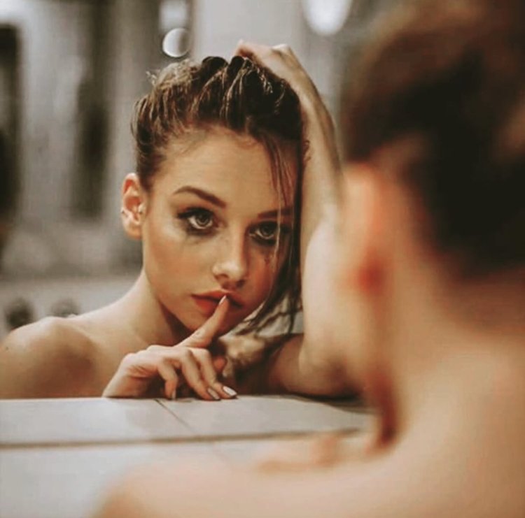 Эстер Экспосито