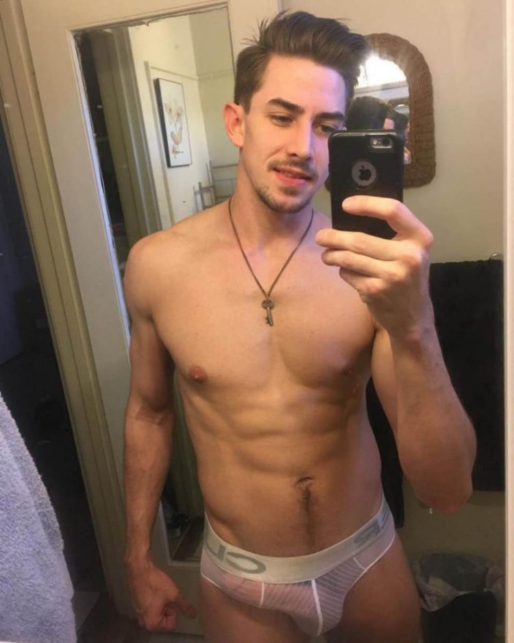 Бицепс селфи