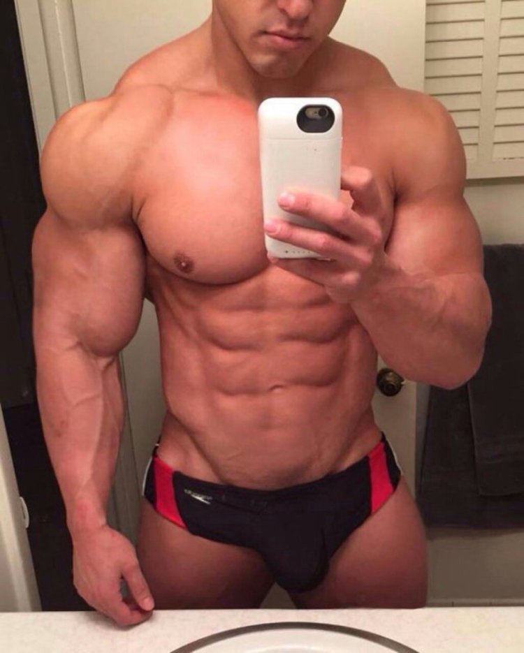 Стивен Брюис торс