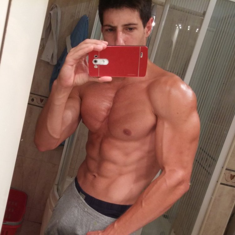 Мужской сосок селфи