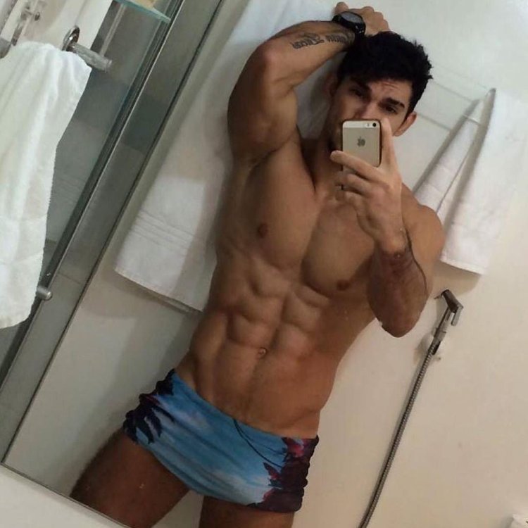 Мужской пресс с трусами