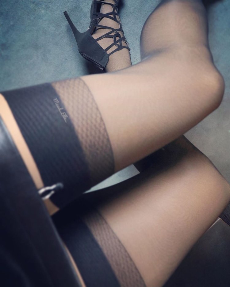 Ноги в чулках Инстаграм