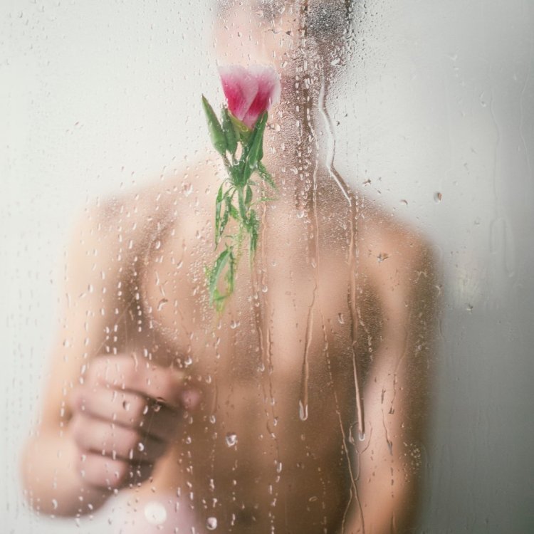 Эротическая девушка с кофе