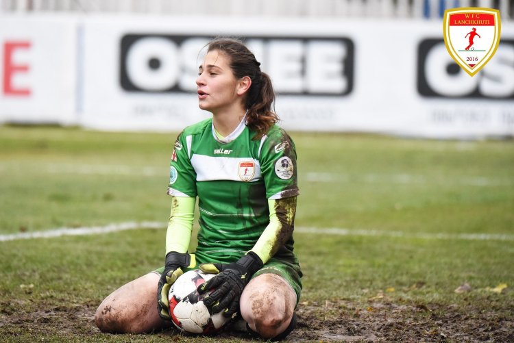 Женщина вратарь