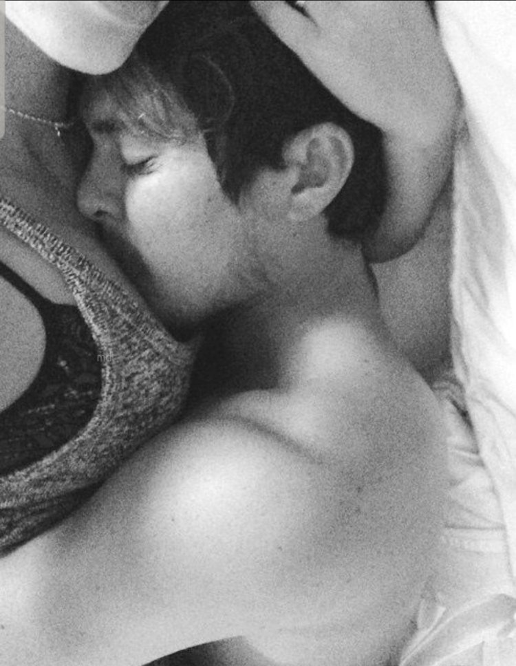 Нежные страстные объятия