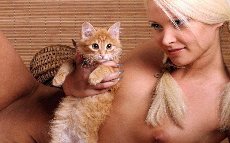 Голые девки с милыми кисками