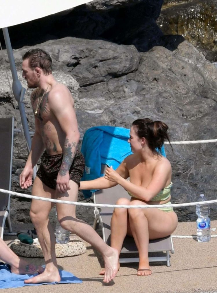 Дин Девлин ножки