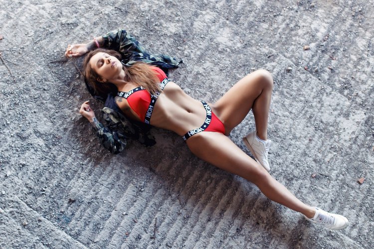 Vivien Mareeva в купальнике