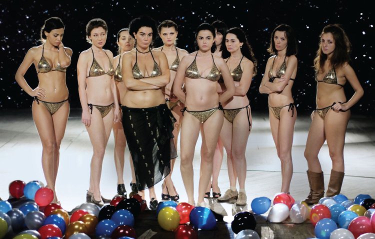 Шорена Шония в купальнике