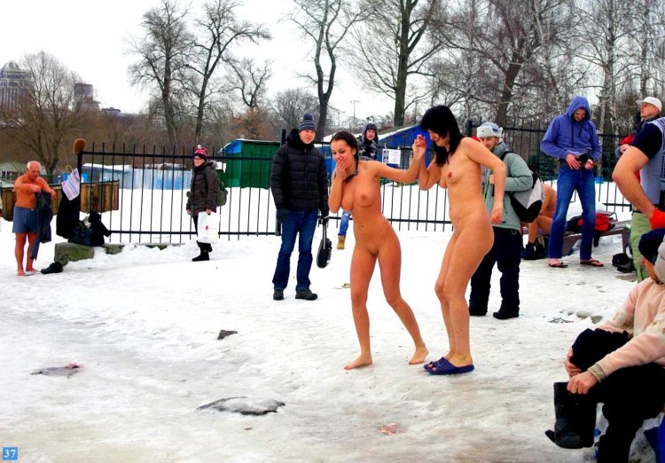 Мужчины без трусов на крещение ххх