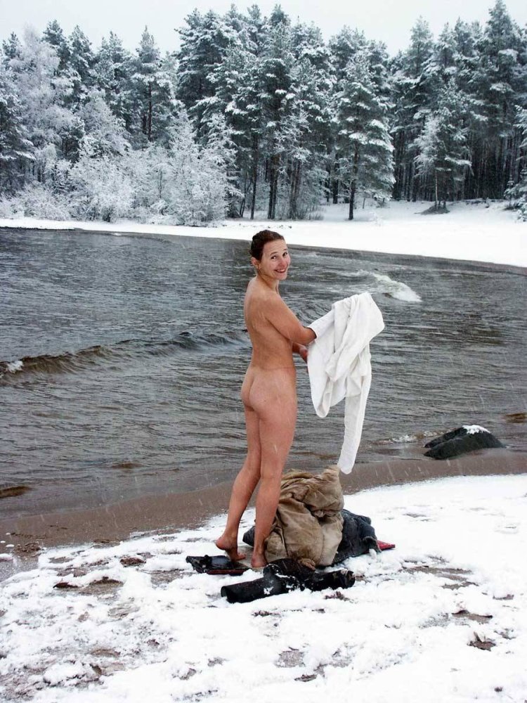 Крещенские купания ню