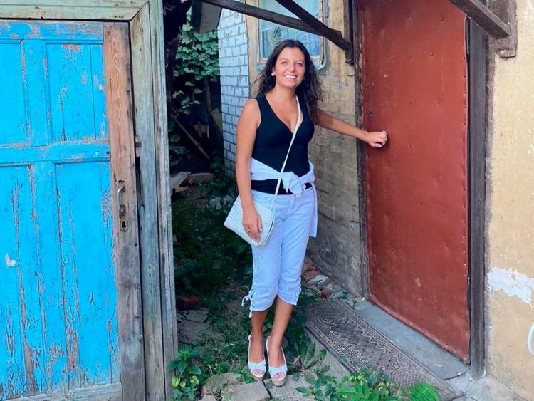 Маргарита Симоньян босиком