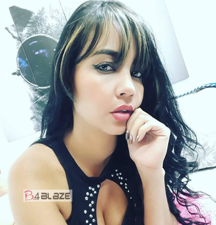 Чести Бальестерос в купальнике